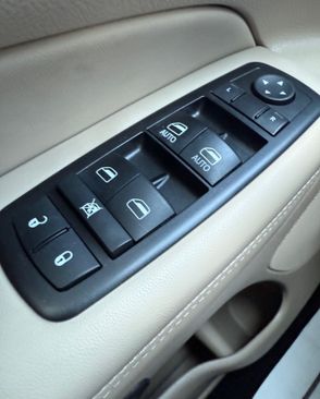 Used 2015 Jeep Grand Cherokee Limited image 22