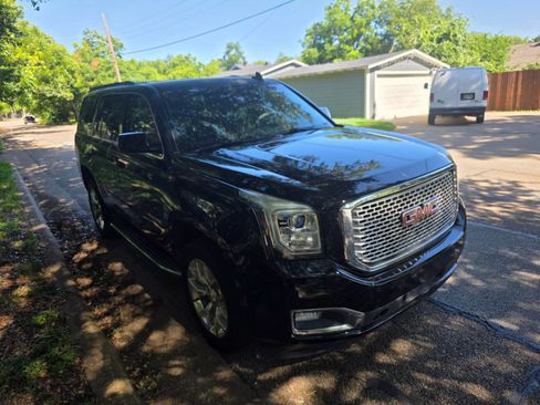 Used 2017 GMC Yukon SLT image 1