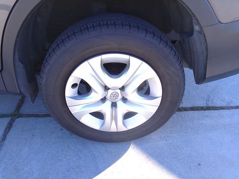Used 2015 Toyota RAV4 LE image 34