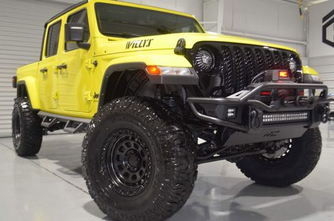 Used 2023 Jeep Gladiator Willys image 3