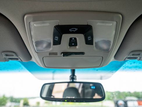 Used 2015 Toyota Sienna SE image 48