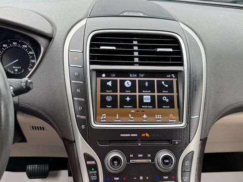 Used 2017 Lincoln MKX Select image 22
