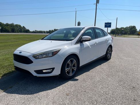 Used 2017 Ford Focus SE image 1
