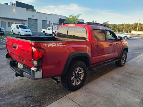 Used 2018 Toyota Tacoma TRD Off-Road image 8