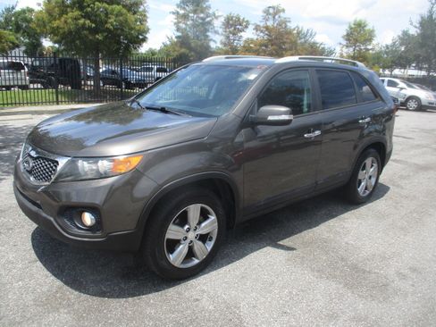 Used 2013 Kia Sorento EX image 2