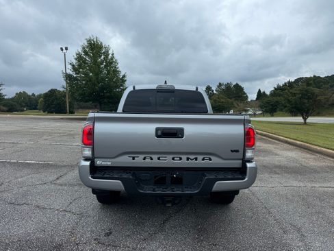 Used 2020 Toyota Tacoma TRD Sport image 7