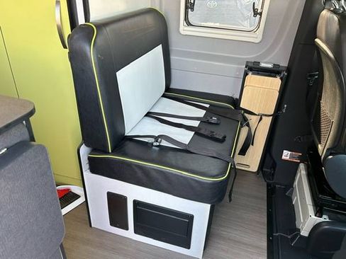 Used 2019 Mercedes-Benz Sprinter 2500 image 18