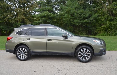 Used 2017 Subaru Outback 2.5i Limited image 6