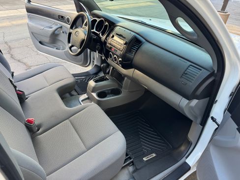 Used 2011 Toyota Tacoma image 25