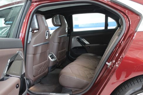 Used 2023 BMW i7 xDrive60 image 45