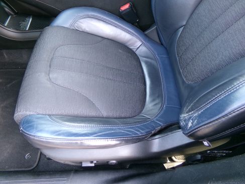 Used 2015 Chrysler 200 S image 9