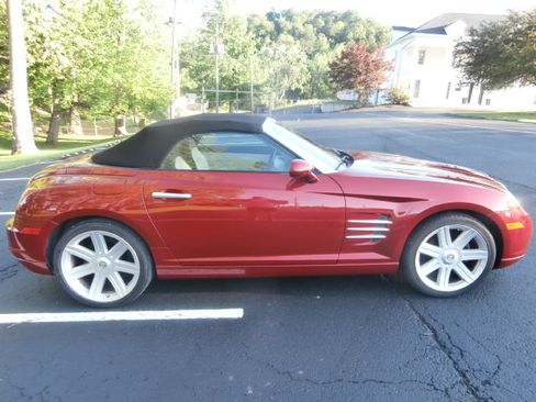 Used 2005 Chrysler Crossfire Limited image 8