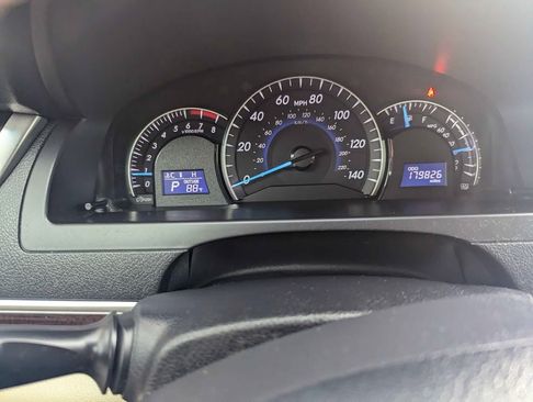 Used 2012 Toyota Camry image 10