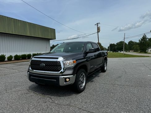 Used 2018 Toyota Tundra SR5 image 1