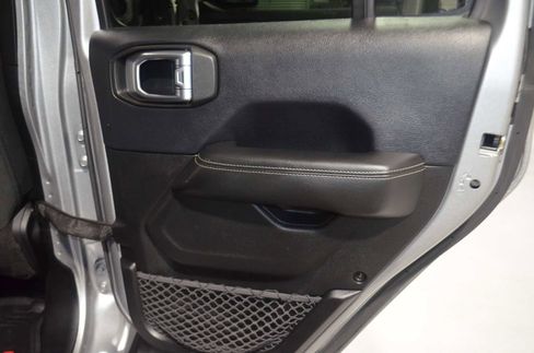 Used 2018 Jeep Wrangler Unlimited Sahara image 22
