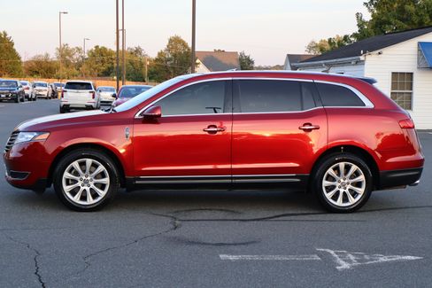 Used 2018 Lincoln MKT image 5