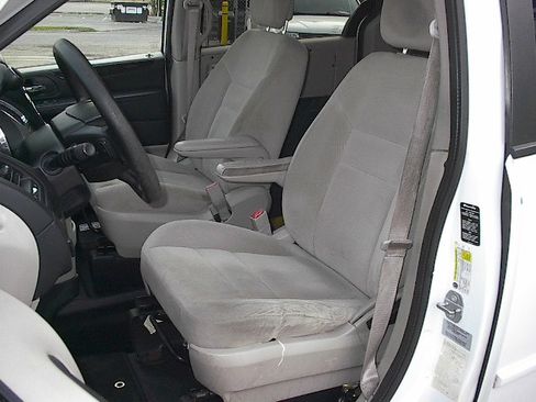 Used 2017 Dodge Grand Caravan SE image 11