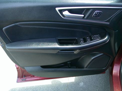Used 2015 Ford Edge Titanium image 9