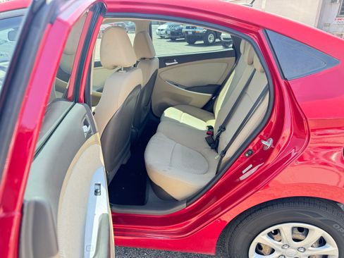Used 2012 Hyundai Accent GLS image 20