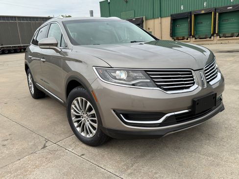 Used 2017 Lincoln MKX Select image 3
