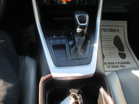Used 2021 Toyota RAV4 Limited image 9