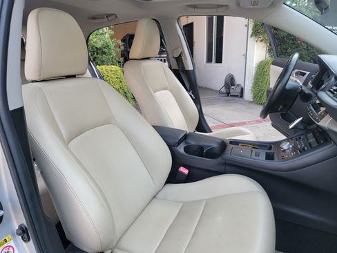 Used 2012 Lexus CT 200h Premium image 20