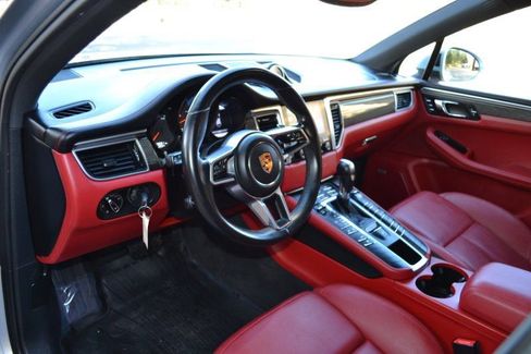 Used 2017 Porsche Macan image 18