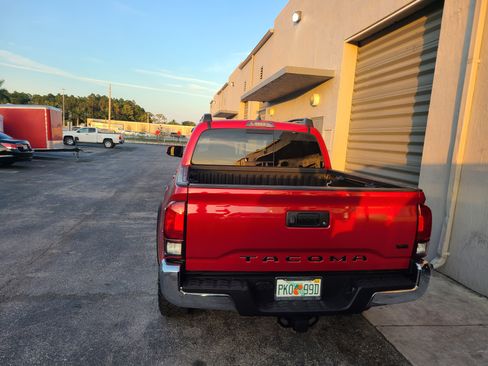 Used 2018 Toyota Tacoma TRD Off-Road image 6