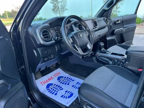 Used 2023 Toyota Tacoma TRD Sport image 19