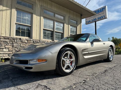 Used 2000 Chevrolet Corvette image 1
