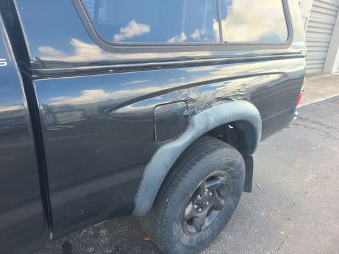 Used 2004 Toyota Tacoma image 11