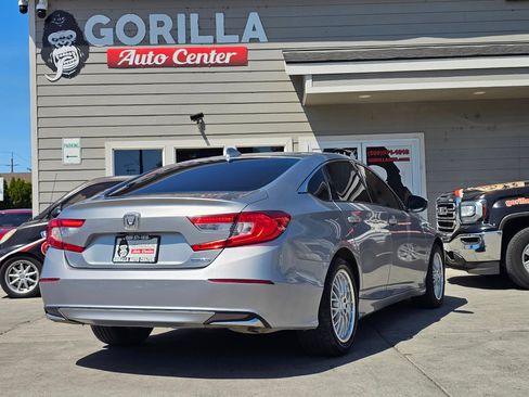 Used 2019 Honda Accord Hybrid Touring image 7