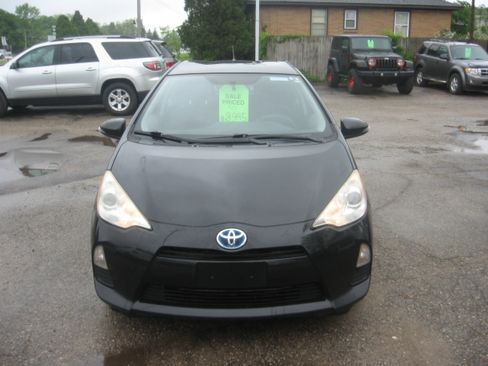 Used 2014 Toyota Prius C Two image 2