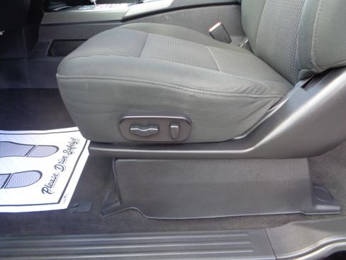 Used 2012 Nissan Titan SV image 42
