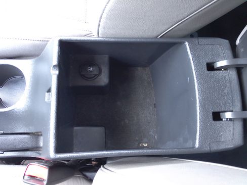 Used 2017 Hyundai Elantra Limited image 23