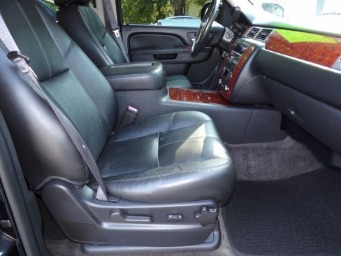 Used 2014 Chevrolet Tahoe LT image 17