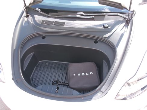 Used 2021 Tesla Model 3 Performance image 23