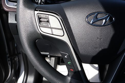 Used 2019 Hyundai Santa Fe XL SE image 25
