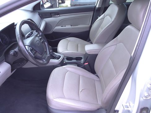 Used 2017 Hyundai Elantra Limited image 7