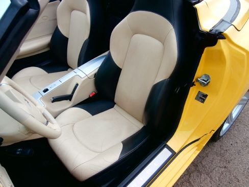Used 2005 Chrysler Crossfire Limited image 24