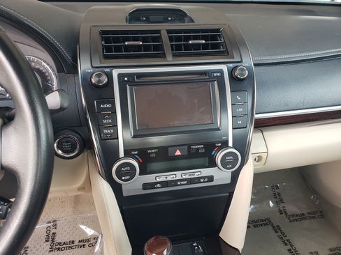 Used 2013 Toyota Camry XLE image 14