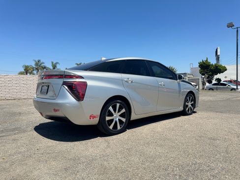 Used 2017 Toyota Mirai image 8
