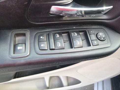 Used 2015 Dodge Grand Caravan SXT image 12