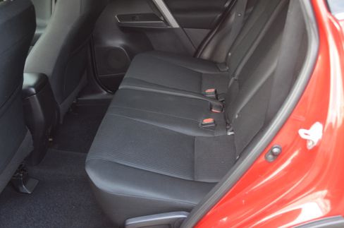 Used 2016 Toyota RAV4 LE image 10