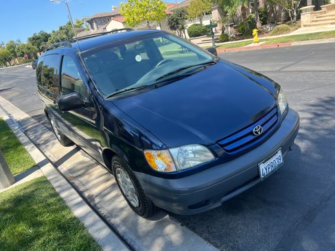 Used 2003 Toyota Sienna CE image 5