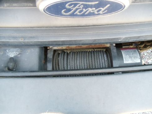 Used 2004 Ford F350 XL image 3