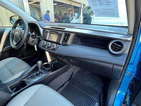 Used 2017 Toyota RAV4 LE image 10