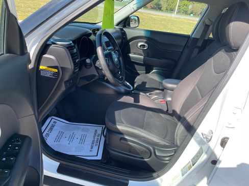 Used 2015 Kia Soul image 9