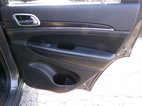 Used 2018 Jeep Grand Cherokee Limited image 14