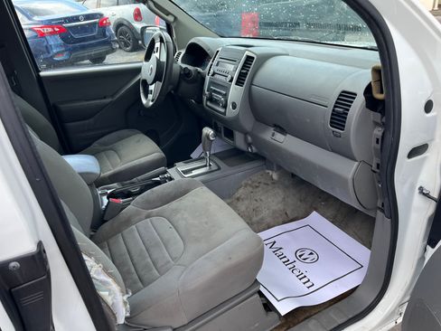 Used 2015 Nissan Frontier XE image 9
